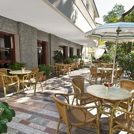 Hotel Capinera Ріміні Екстер'єр фото