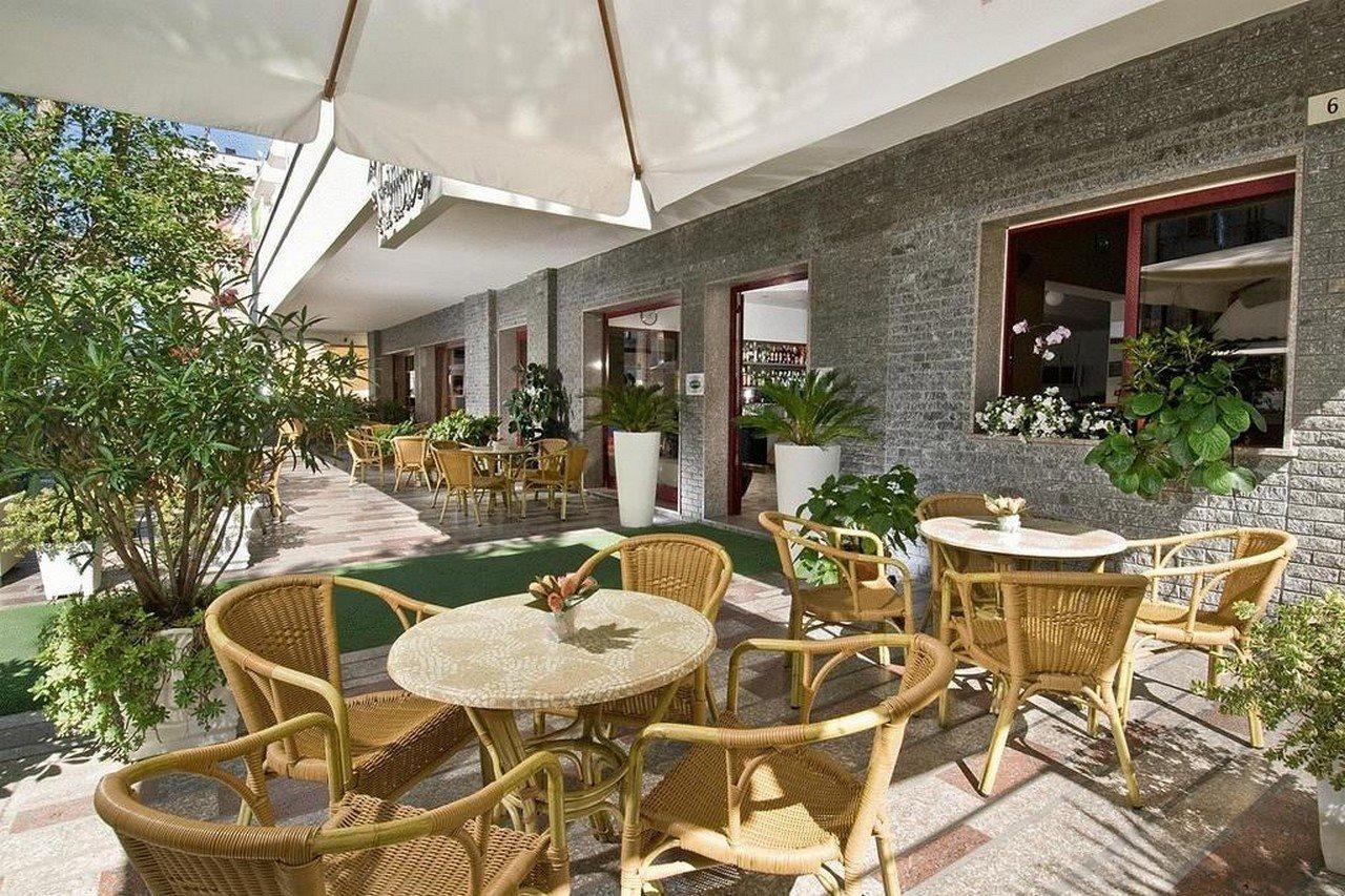 Hotel Capinera Ріміні Екстер'єр фото