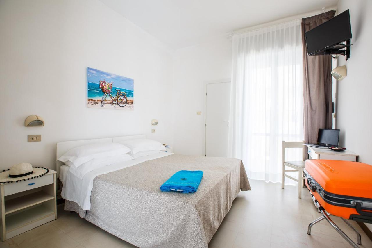 Hotel Capinera Ріміні Екстер'єр фото