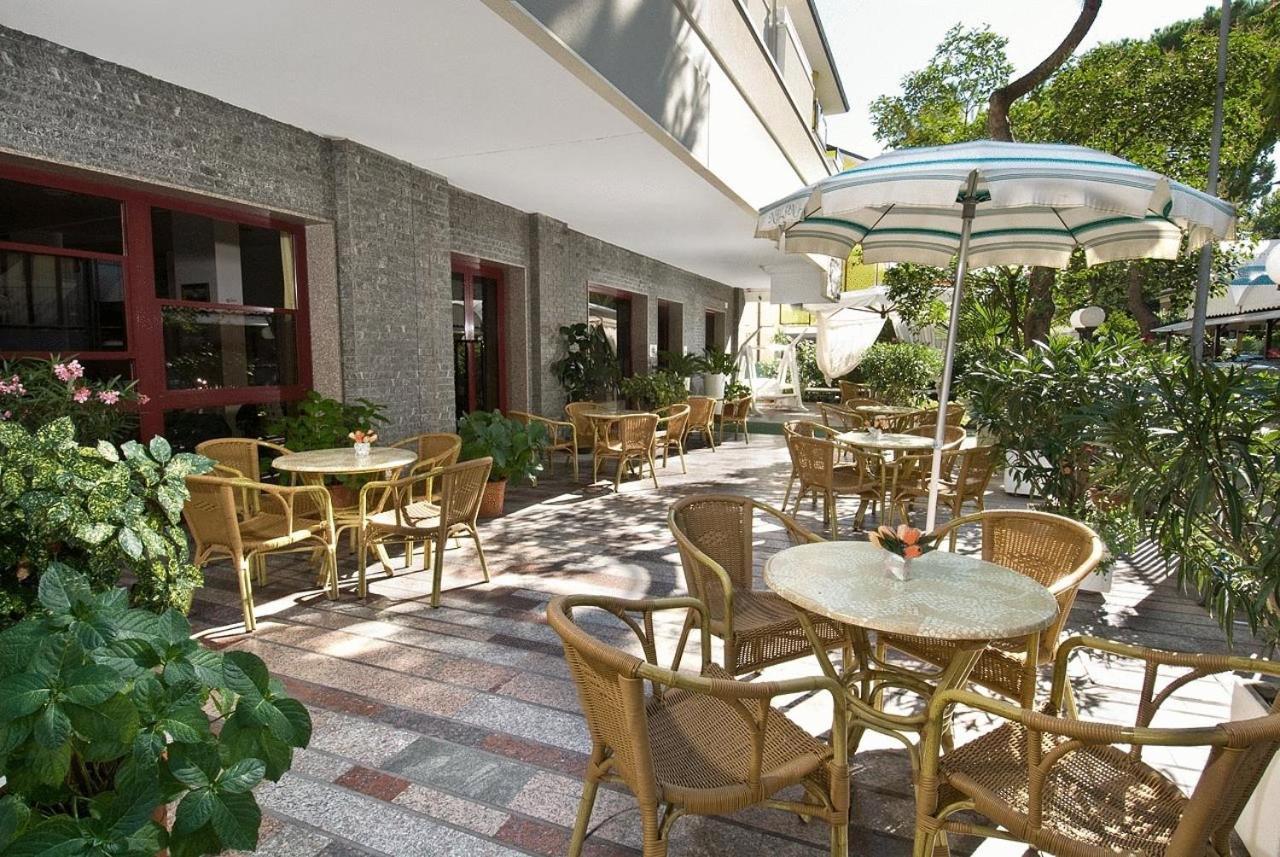 Hotel Capinera Ріміні Екстер'єр фото